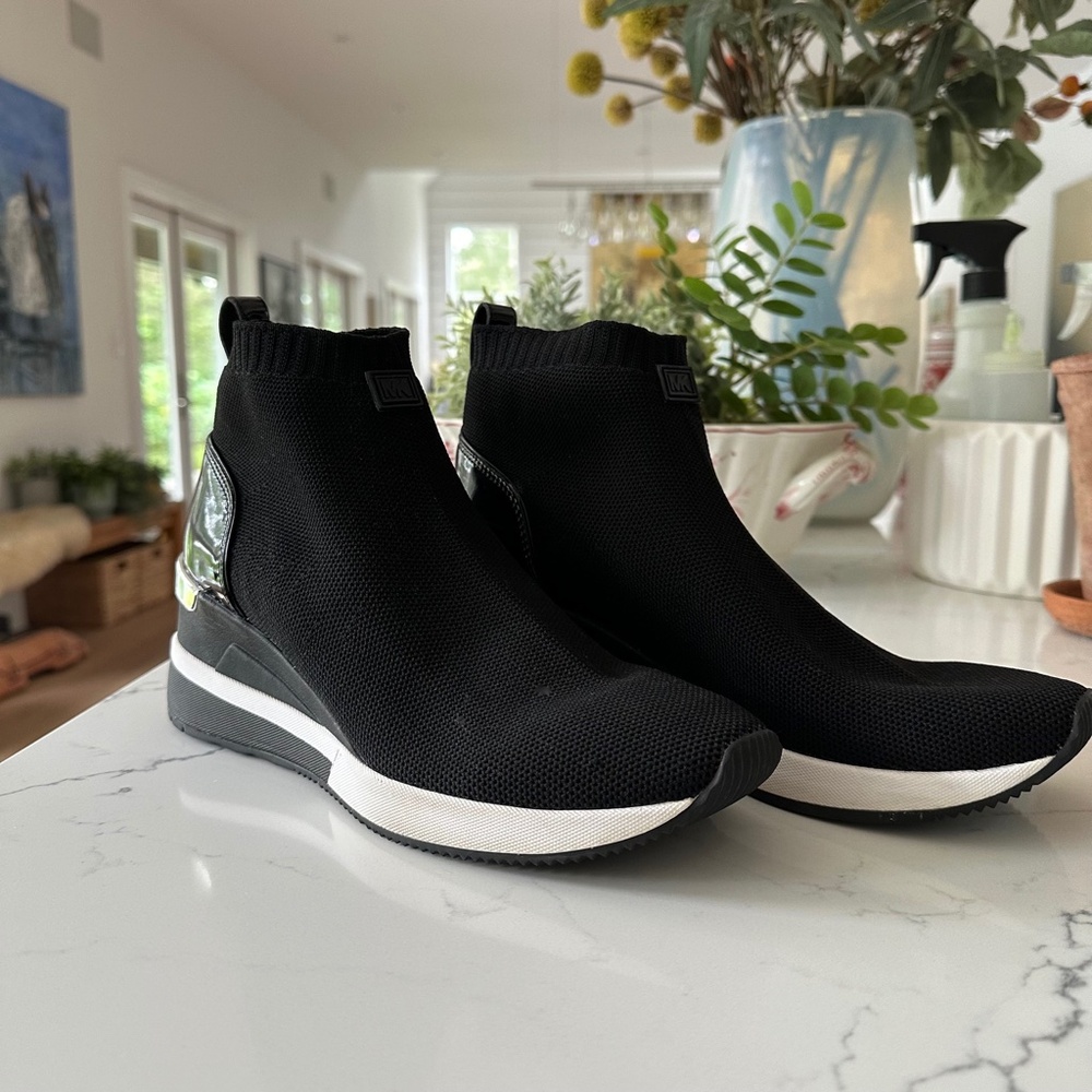 MICHAEL KORS 🖤Skyler Knit Bootie Wedge SNEAKER Black W8.5 StreetChic ATHLEISURE - Picture 5 of 11